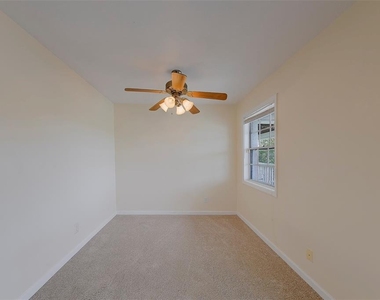 222 Pompano Drive Se - Photo Thumbnail 11