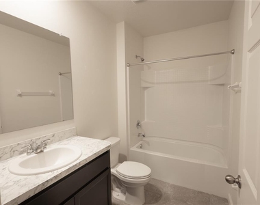 538 Vin Rose Circle Se - Photo Thumbnail 5