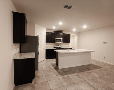 538 Vin Rose Circle Se - Photo Thumbnail 14
