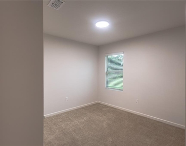 538 Vin Rose Circle Se - Photo Thumbnail 6