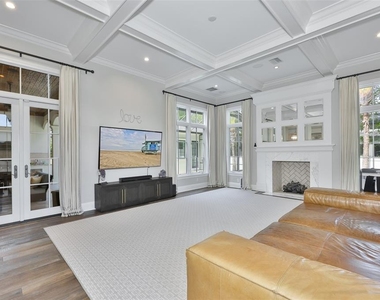 629 Riviera Drive - Photo Thumbnail 9