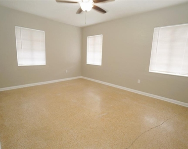 206 S West Shore Boulevard - Photo Thumbnail 7