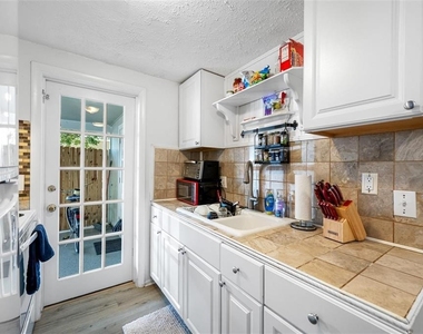 616 Dogwood Court - Photo Thumbnail 5