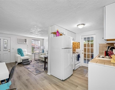 616 Dogwood Court - Photo Thumbnail 7