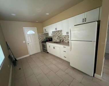 10106 N 10th Street - Photo Thumbnail 1