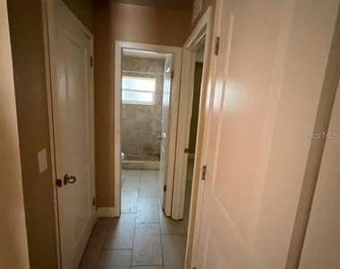 10106 N 10th Street - Photo Thumbnail 4