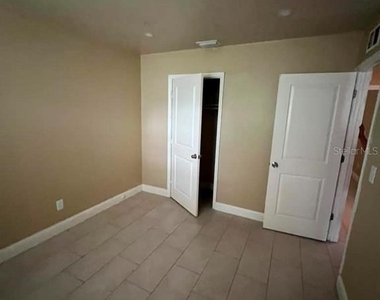 10106 N 10th Street - Photo Thumbnail 6
