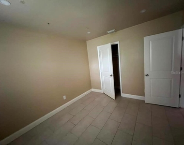 10106 N 10th Street - Photo Thumbnail 5
