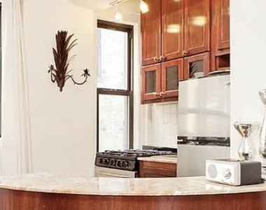 East 58th Street - Photo Thumbnail 1