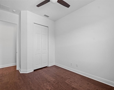 5728 Biscayne Court - Photo Thumbnail 13