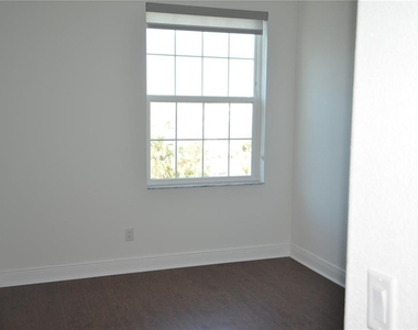 5728 Biscayne Court - Photo Thumbnail 46