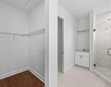 5728 Biscayne Court - Photo Thumbnail 11
