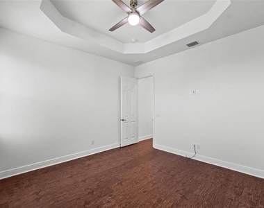 5728 Biscayne Court - Photo Thumbnail 10