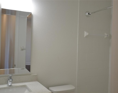 5728 Biscayne Court - Photo Thumbnail 43