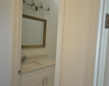 5728 Biscayne Court - Photo Thumbnail 21