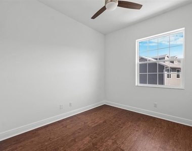 5728 Biscayne Court - Photo Thumbnail 14