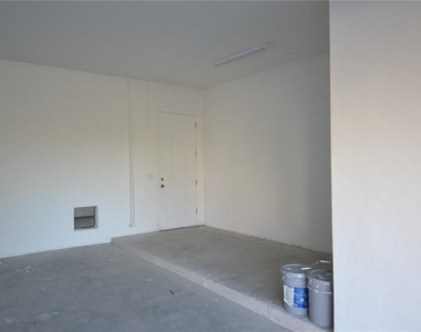 5728 Biscayne Court - Photo Thumbnail 51