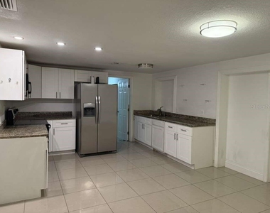 8518 Woodlake Drive - Photo Thumbnail 9