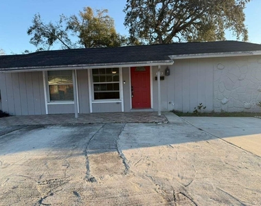 8518 Woodlake Drive - Photo Thumbnail 2
