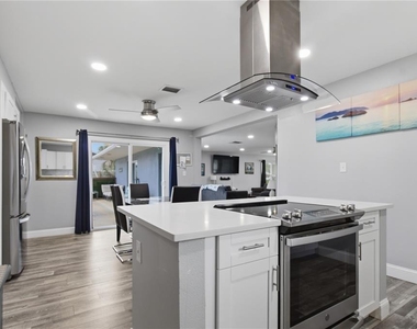 709 Highland Avenue N - Photo Thumbnail 18