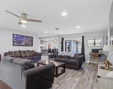 709 Highland Avenue N - Photo Thumbnail 6