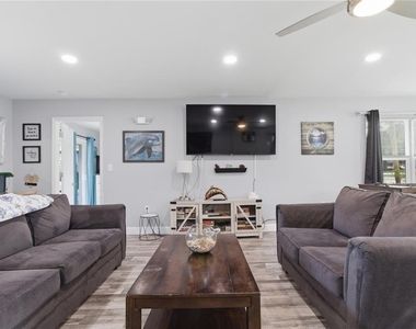 709 Highland Avenue N - Photo Thumbnail 10
