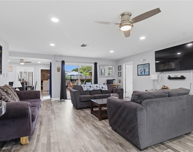 709 Highland Avenue N - Photo Thumbnail 4