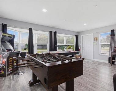 709 Highland Avenue N - Photo Thumbnail 3