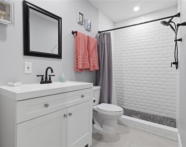 709 Highland Avenue N - Photo Thumbnail 25