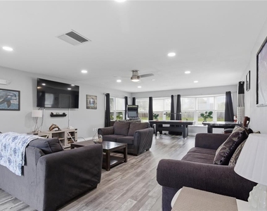 709 Highland Avenue N - Photo Thumbnail 8
