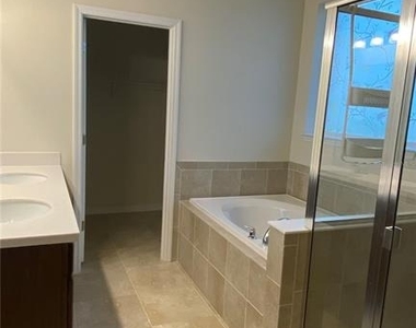 13515 Palmera Vista Drive - Photo Thumbnail 11