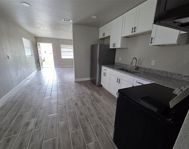 38300 Henry Drive - Photo Thumbnail 9