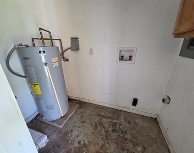 38300 Henry Drive - Photo Thumbnail 18