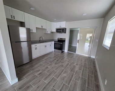 38300 Henry Drive - Photo Thumbnail 8