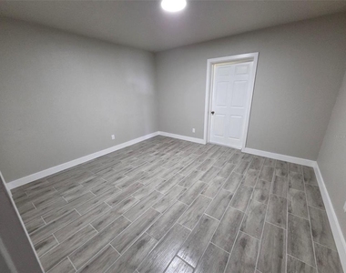 38300 Henry Drive - Photo Thumbnail 10