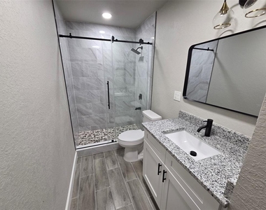 38300 Henry Drive - Photo Thumbnail 12
