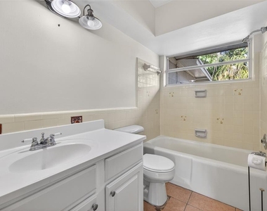 11234 68th Avenue N - Photo Thumbnail 7