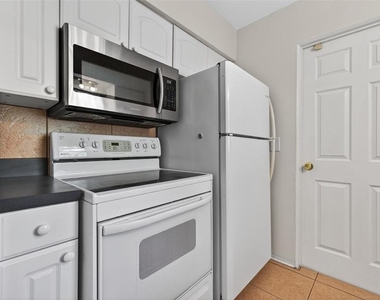 11234 68th Avenue N - Photo Thumbnail 4