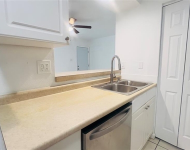 5301 40th Street N - Photo Thumbnail 5