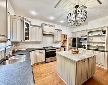 4272 Ellinwood Boulevard - Photo Thumbnail 16