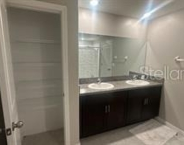 10236 Bright Crystal Avenue - Photo Thumbnail 8