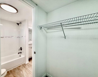 8801 Bay Pointe Drive - Photo Thumbnail 22