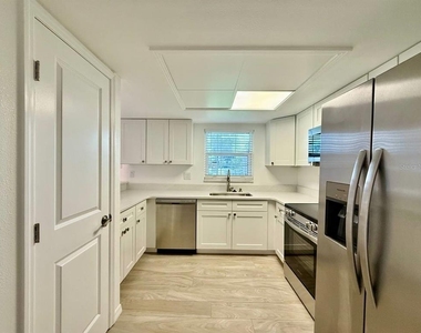 8801 Bay Pointe Drive - Photo Thumbnail 5