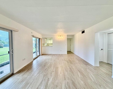 8801 Bay Pointe Drive - Photo Thumbnail 12