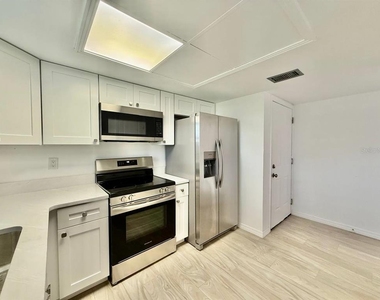 8801 Bay Pointe Drive - Photo Thumbnail 6