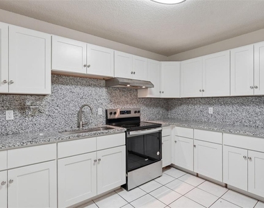 7133 Pinewood Dr - Photo Thumbnail 6