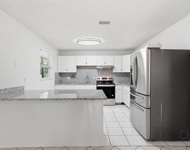 7133 Pinewood Dr - Photo Thumbnail 5