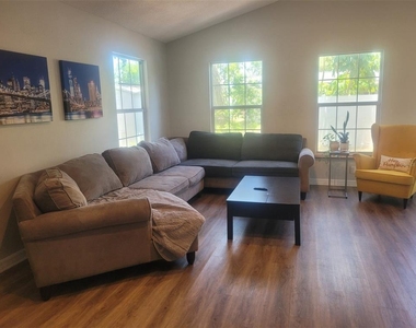 1714 Prince Philip Street - Photo Thumbnail 3