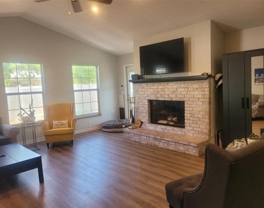 1714 Prince Philip Street - Photo Thumbnail 2