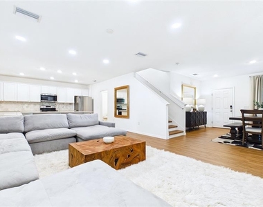 3802 E Curtis Street - Photo Thumbnail 5